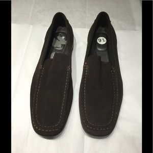 Casual work Calvin Klein brown suede loafer!